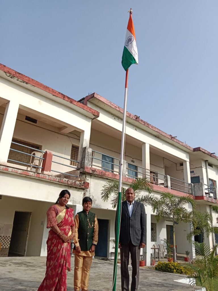 पंडित जवाहरलाल नेहरू कॉलेज नवागढ़ एवं राधाकृष्णन शिक्षा समिति के संयुक्त तत्वाधान में आज दिनांक 26 जनवरी 2022 को गणतंत्र दिवस मनाया गया