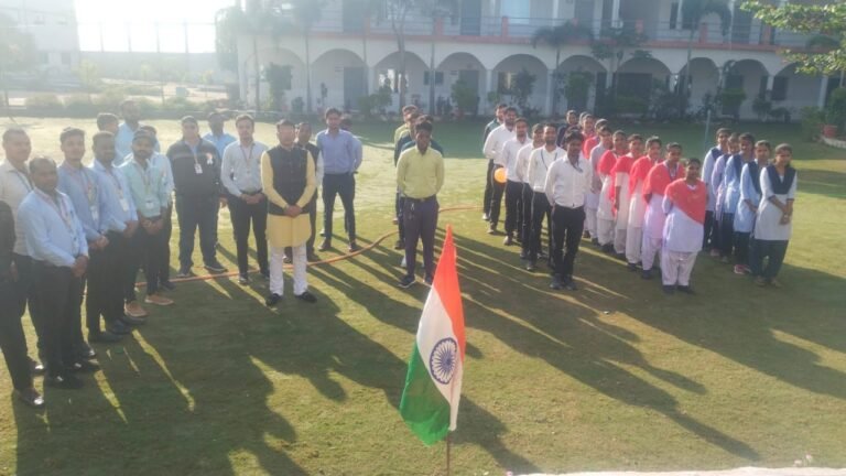 पंडित जवाहरलाल नेहरू महाविद्यालय नवागढ़ व राधा कृष्ण शिक्षा समिति नवागढ़ के संयुक्त तत्वाधान में गणतंत्र दिवस का आयोजन